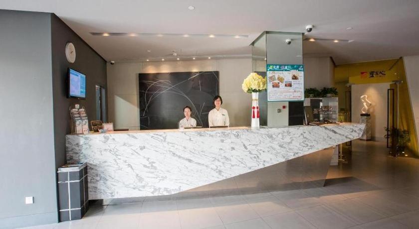 Jinjiang Inn Caoan Road Šanghaj Exteriér fotografie